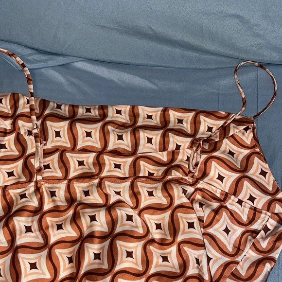 Patterned Cropped Tank - Picture 2 of 4